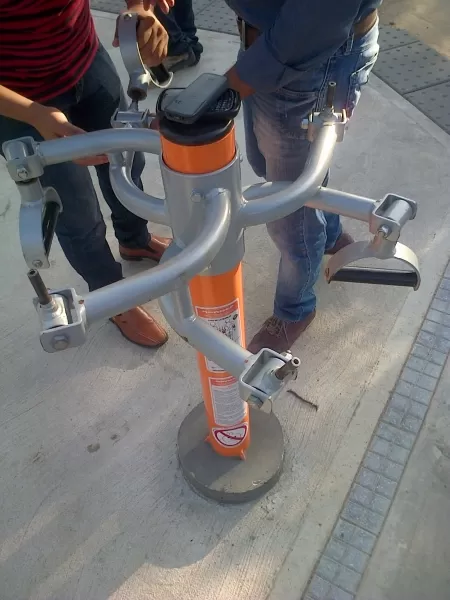 Maquina del gimnasio para discapacitados.