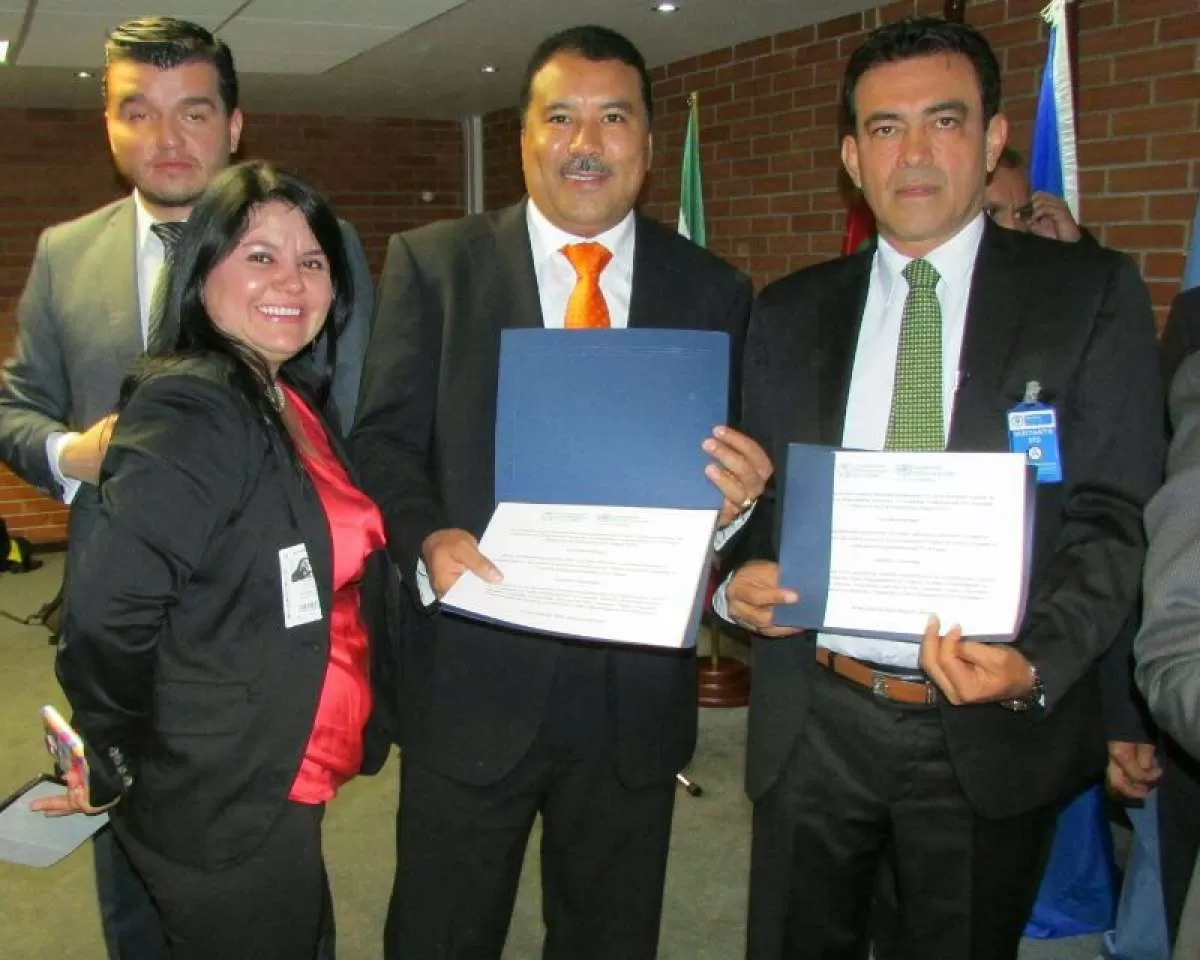 Rosalba Bastos, subdirectora de Salud Pública, Facundo Castillo Cisneros, gobernador departamento de Arauca y Edgar Contreras Velásquez, director de la Unidad de Salud.