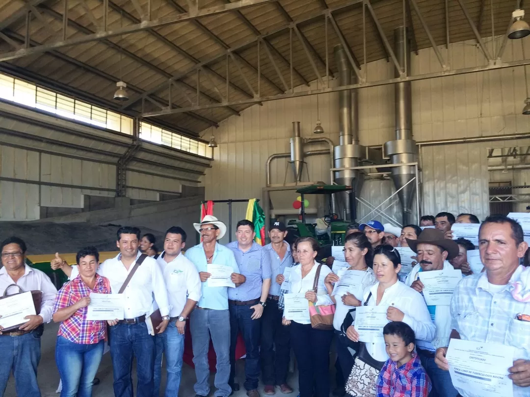 A  57 campesinos de Aguazul, Casanare, recibieron la certificación de sus predios libres de brucelosis.