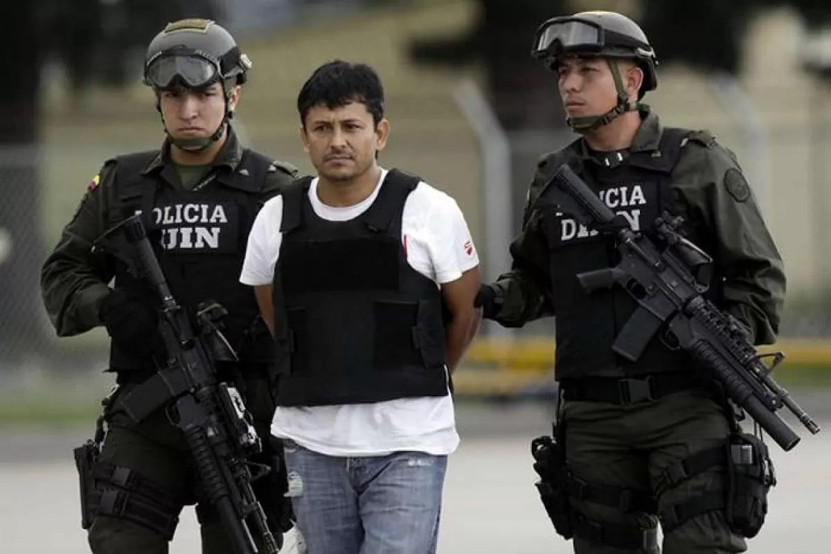 Condena de 24 años de cárcel, a Martín Llanos por la desaparición, tortura y asesinato de una mujer y su hijo en 2002.