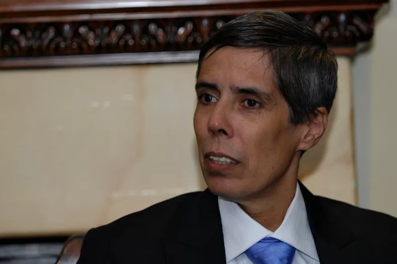 Aludió a las negociaciones que se hacen en Cuba, precisamente en búsqueda de la paz para todos los colombianos y referenció la importancia de apoyar sin reticencias este proceso.