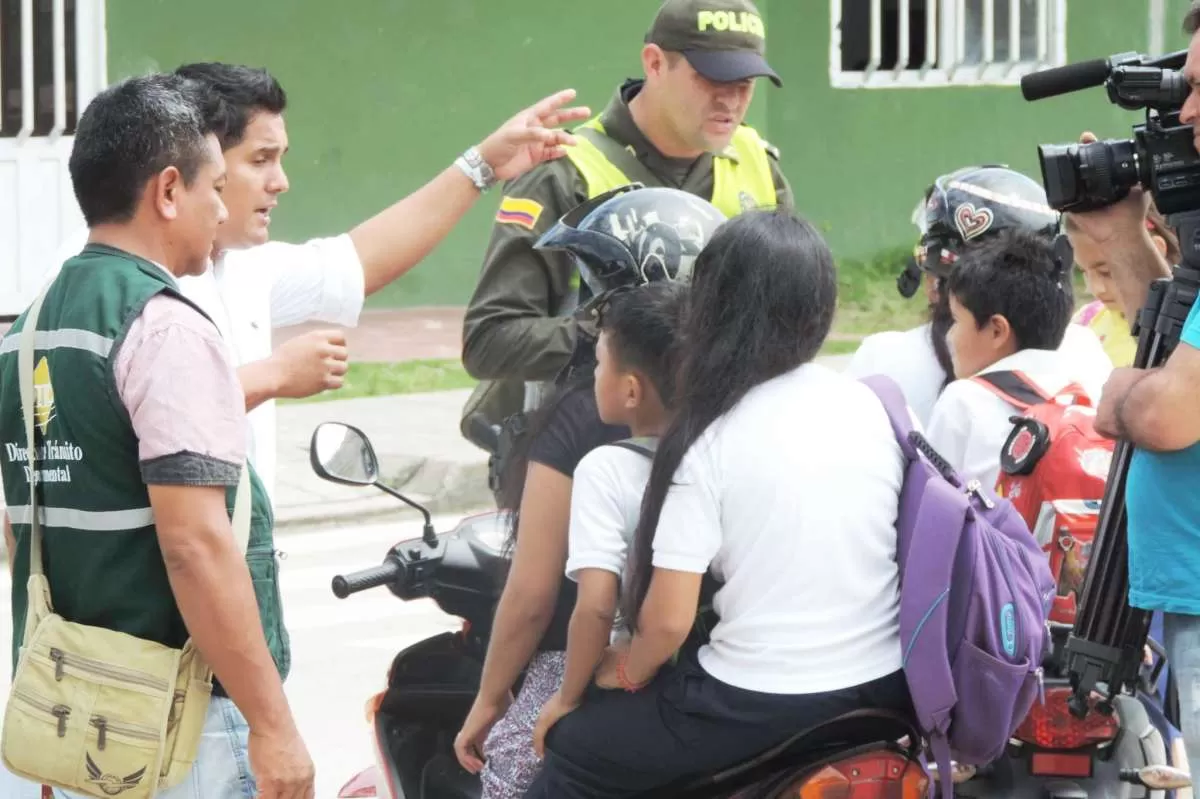 A los vehículos que prestan el servicio de transporte escolar a escuelas y colegios del Municipio de Monterrey.