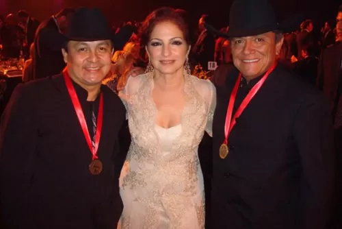 El Cholo Valderrama y Walter Silva en el homenaje a Gloria Stefan en Housten Texas.