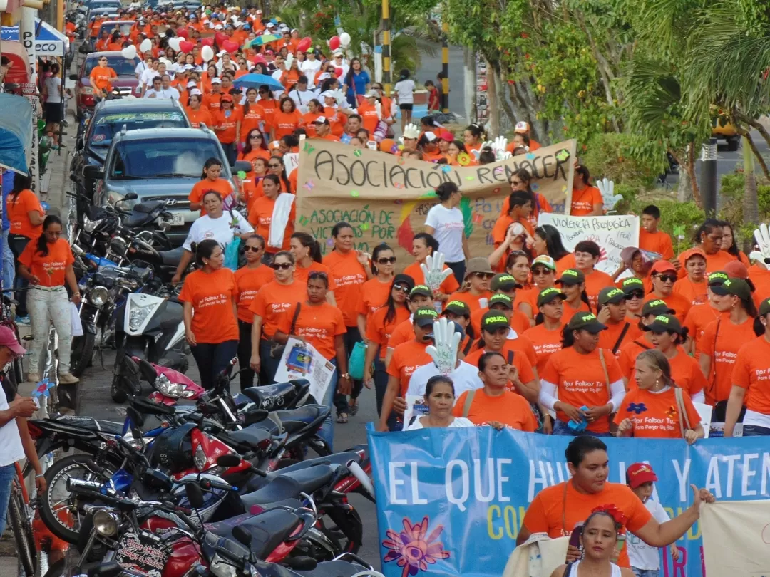 en Arauca masiva marcha de rechazo contra la violencia a la mujer