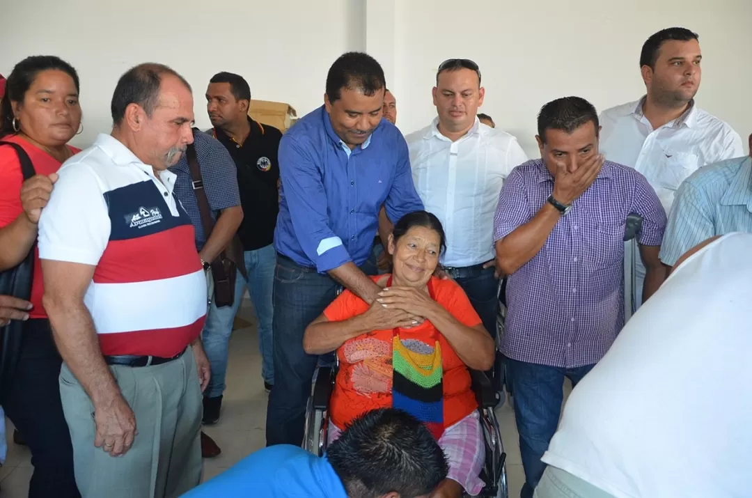 Más de 100 ayudas técnicas representadas, en sillas de ruedas y colchones antiescara, recibieron personas con discapacidad y adultos mayores, en los municipios de Tame y Saravena.