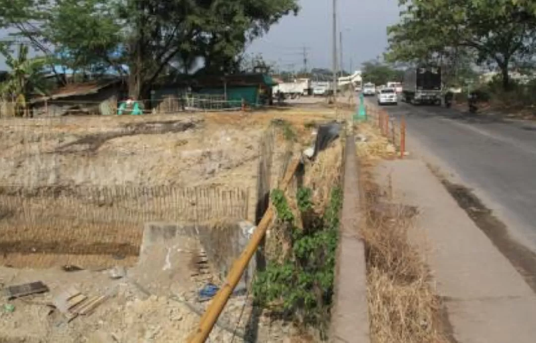 Gobierno de Villavicencio notificó a familias sobre desalojo de bienes públicos para obras del anillo vial.