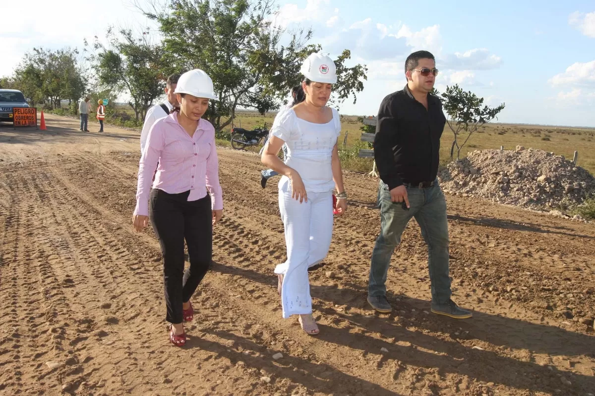 La Alcaldesa (e), Mariana Ramírez, los Secretarios de Obras y Gobierno, pasaron revista a buena parte de los contratos que se encuentran en ejecución en el municipio de Arauca.