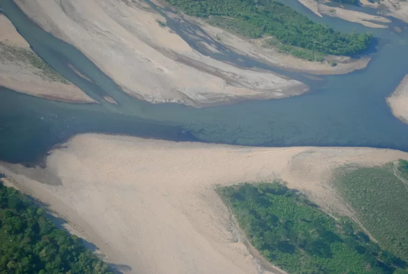 Crudo en aguas del río Arauca