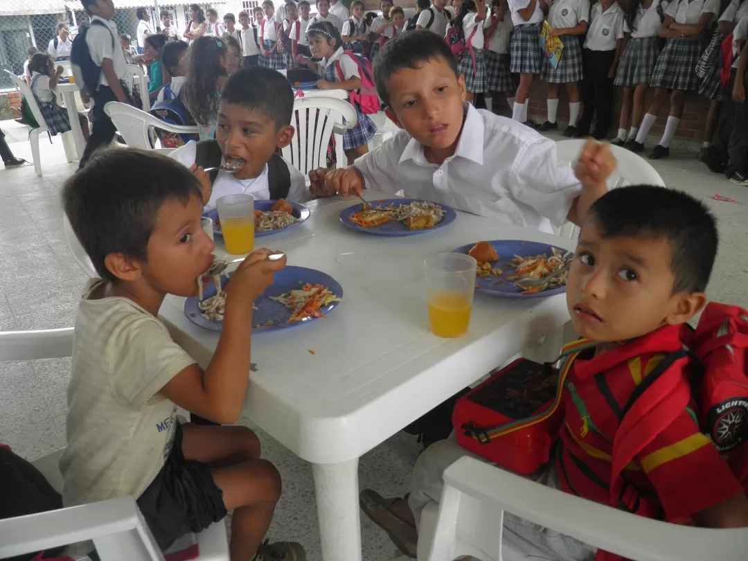 16.000 estudiantes de 23 Instituciones Educativas públicas urbanas y rurales de Yopal empezaron a beneficiarse del Programa de Alimentación Escolar PAE.