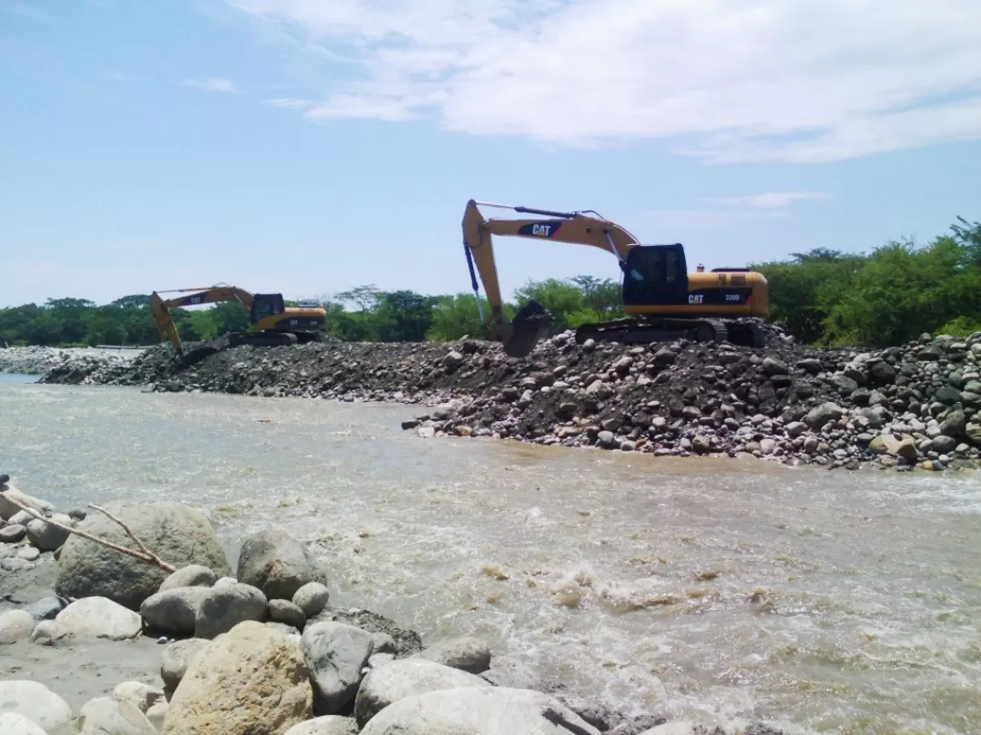 Obras de protección en el Río Cravo Sur, adelantan autoridades en la descolmatación del río en el punto del Parque La Iguana de Yopal, Casanare.