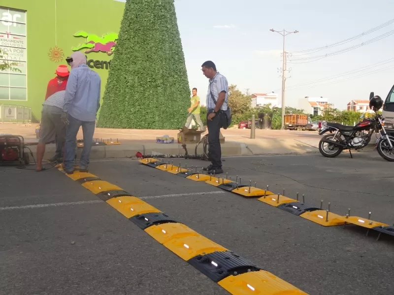 Reductores de velocidad instalados en el municipio de Yopal, Casanare.