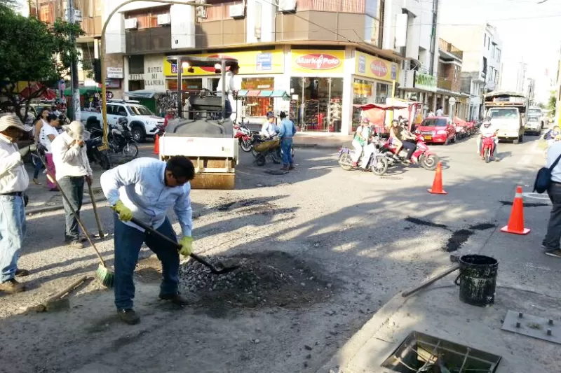 En Yopal inician el 2014 haciendo mantenimiento a las vías deterioradas de la ciudad.