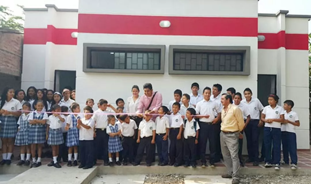 356 estudiantes del Colegio El Triunfo en Tacarimena tienen nueva unidad sanitaria, construida por la Alcaldía de Yopal.