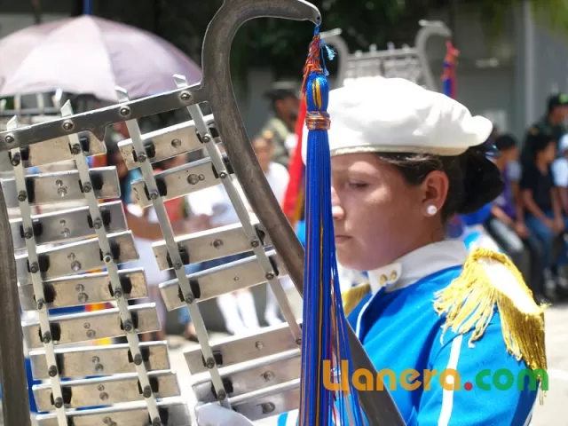 Desfile de bandas músico marciales realizado en Arauca el 7 de agosto de 2011.