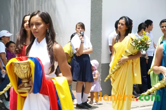 Desfile de bandas músico marciales realizado en Arauca el 7 de agosto de 2011.