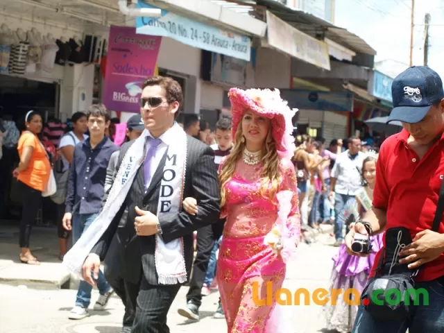 Desfile de bandas músico marciales realizado en Arauca el 7 de agosto de 2011.