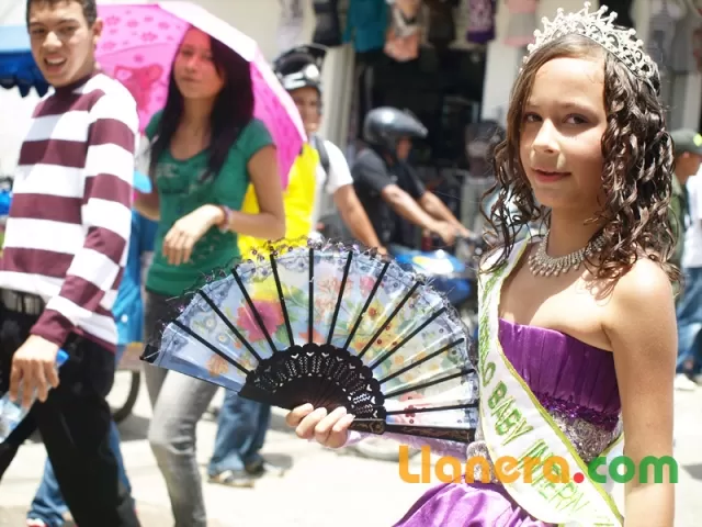 Desfile de bandas músico marciales realizado en Arauca el 7 de agosto de 2011.