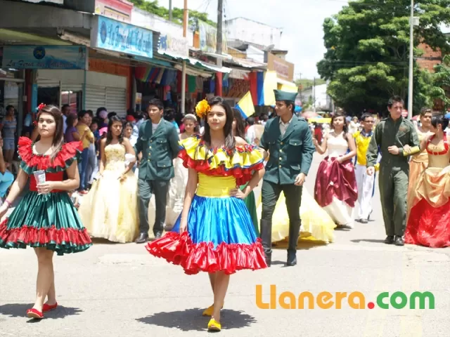 Desfile de bandas músico marciales realizado en Arauca el 7 de agosto de 2011.