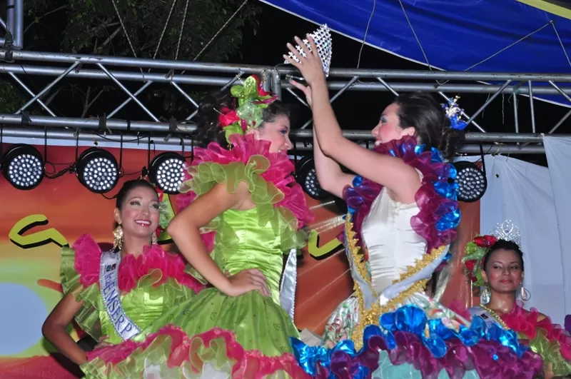 Yulitza Tatiana Siniva Colina, es coronada como señorita Arauca 2011.