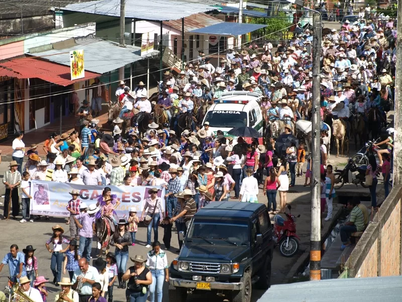 El desfile de apertura del día de la araucanidad.