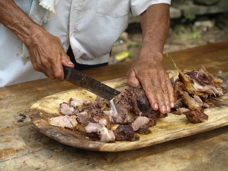 Picando la mamona o ternera a la llanera