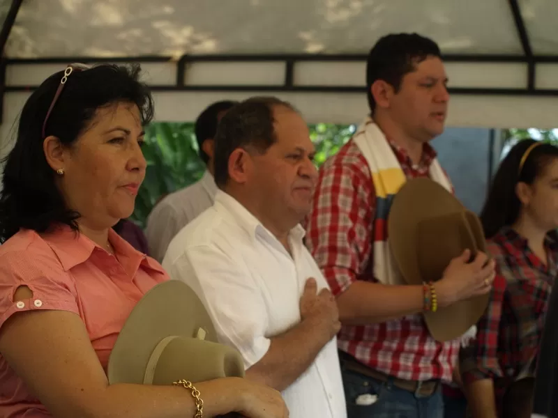 Marta Inés Gonfrier Sarmiento, gobernadora del departamento de Casanare, Luis Eduardo Ataya, gobernador del departamento Arauca, Raúl Suárez Castellanos, alcalde de la ciudad de Arauca. 