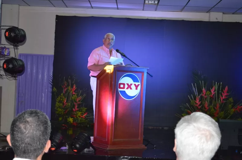 Jorge Nel Navea en la presentación del libro Caño Limón canto al fuego realizado en Arauca.