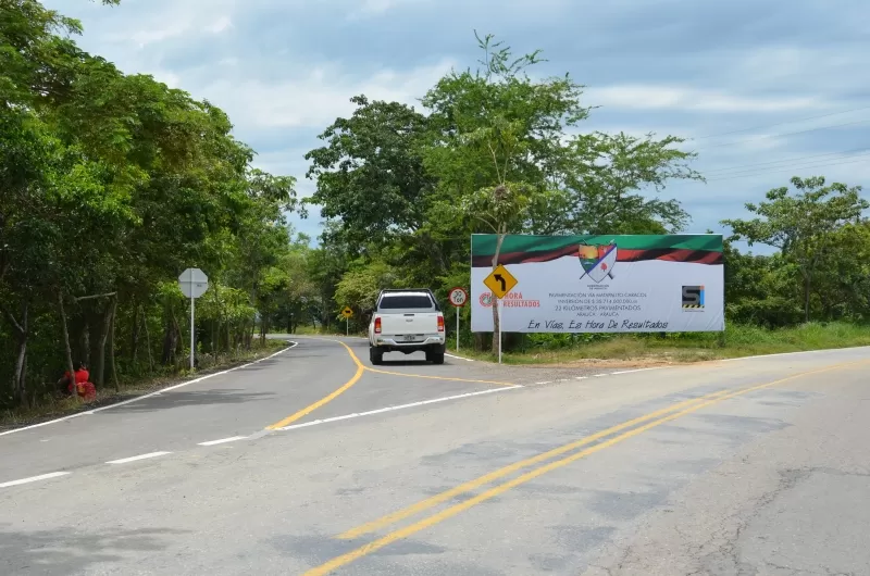 Inicio del tramo que fue pavimentado en la vía Matapalito - Caracol, en la Y vía a caño Limón.