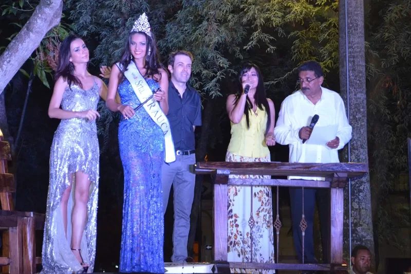 Imposición de banda y coronación, realizada en la plaza Bolívar de Arauca.