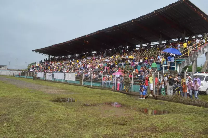Actividad en el estadio municipal de Arauca.