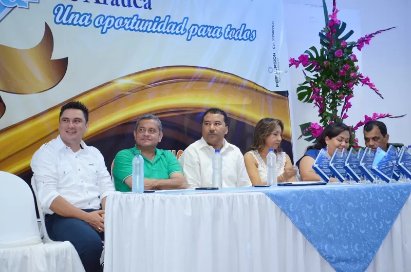 La mesa principal en la celebración de los 15 años del Idear.