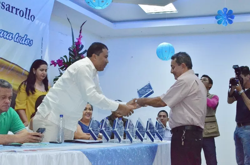 Empleados recibieron homenaje.