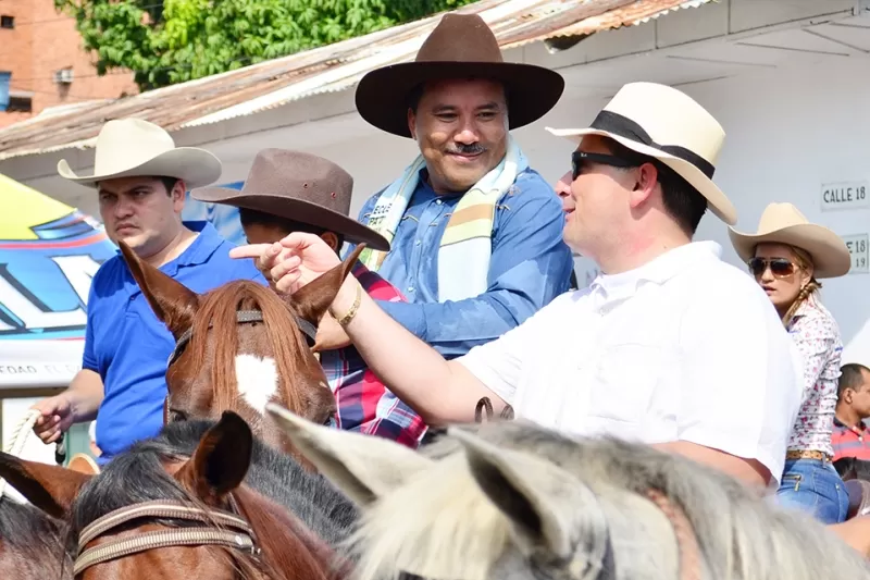 Facundo Castillo, gobernador de Arauca y Freddy Serraño, director del Instituto de Transito y Transporte.