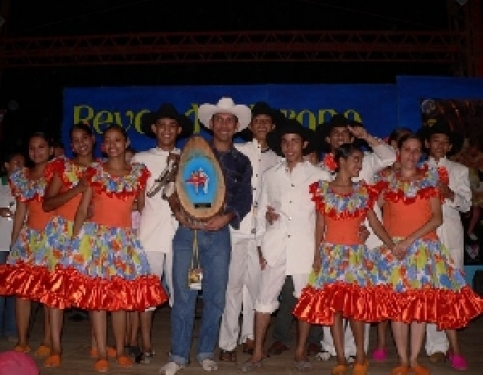 El grupo de danza llanera FUNDACA, de Barinas, gran ganador de la categoría Repique De Alpargatas.
