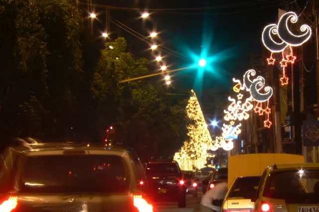 Luces de navidad en la ciudad de Arauca. Avenida Olaya Herrera.