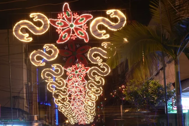Luces de navidad en la ciudad de Arauca. Paseo Carlos Gaona.