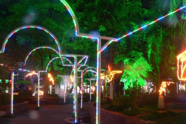 Luces de navidad en la ciudad de Arauca. Parque Simón Bolivar.