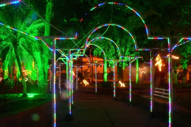 Luces de navidad en la ciudad de Arauca. Parque Simón Bolivar.