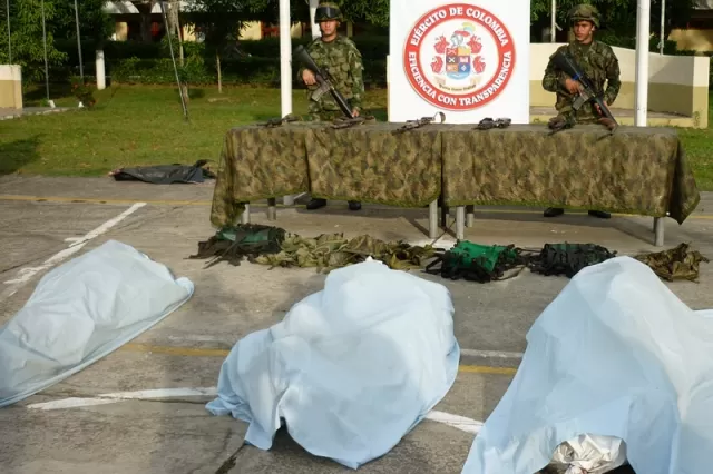 Los cadaveres de los guerrilleros fueron transportados a la Décima Octava Brigada de Arauca y luego entregados a Medicina Legal para su plena identificación.