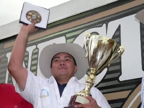 Pablo Delgado, campeón del Décimo Encuentro Mundial de Coleo.