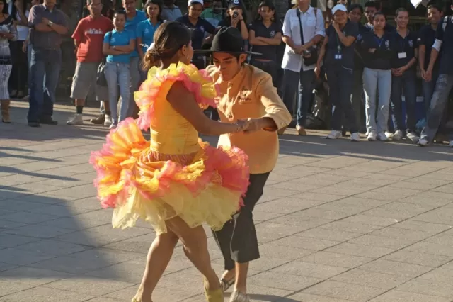 Bailando joropo