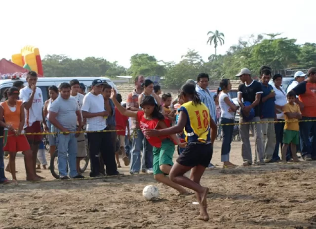Futbol playa en el prmer binacional de verano.