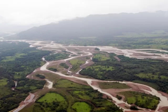 El cauce del río Arauca es cambiante en esta area de la frontera colombovenezolana.