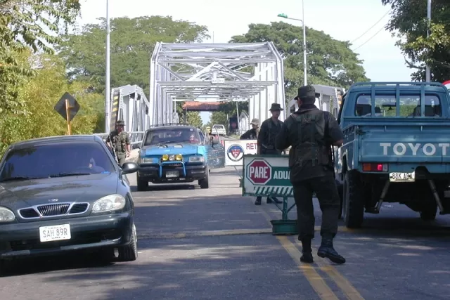 Operativos de control en el puente José Antonio Páez