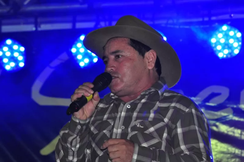 Cantante de música llanera, natural del departamento de Arauca en Colombia.