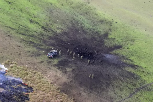 Lugar de la explosición de la volqueta y los explosivos incautados por el Ejército a las Farc en la vereda Cinaruco de Arauca.