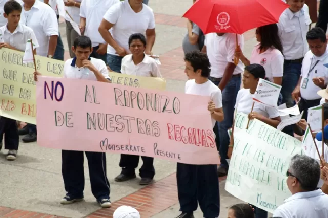 En la plazoleta del CAM