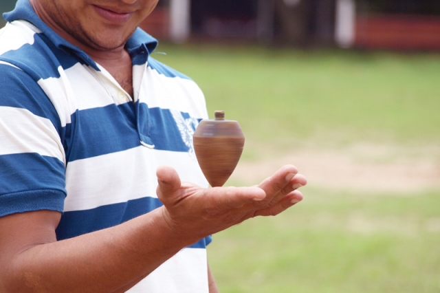 En Arauca realizaron los juegos tradicionales de semana santa. Una categoría fue el trompo más sereno.