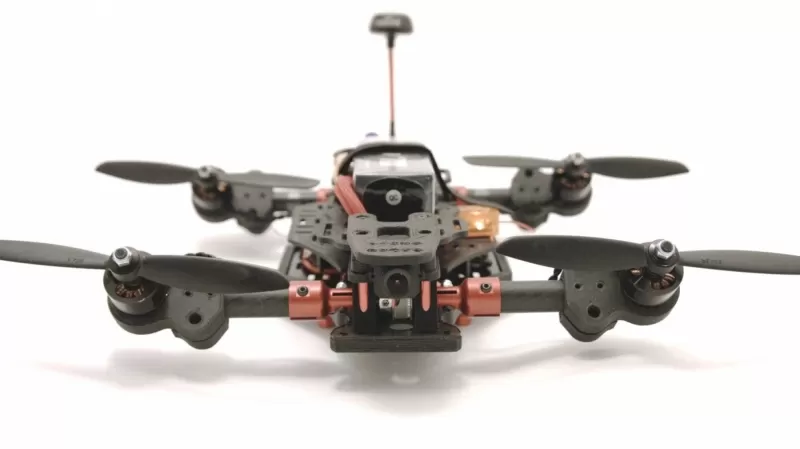  Estudiantes en la Universidad de Wisconsin, crean dron que permitirá salvar muchas vidas en el mundo a través de la detección de explosivos.