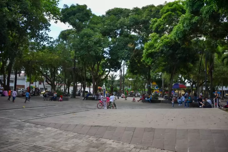 Alcaldía no permitirá preparación de comidas en el parque central Simón Bolívar.